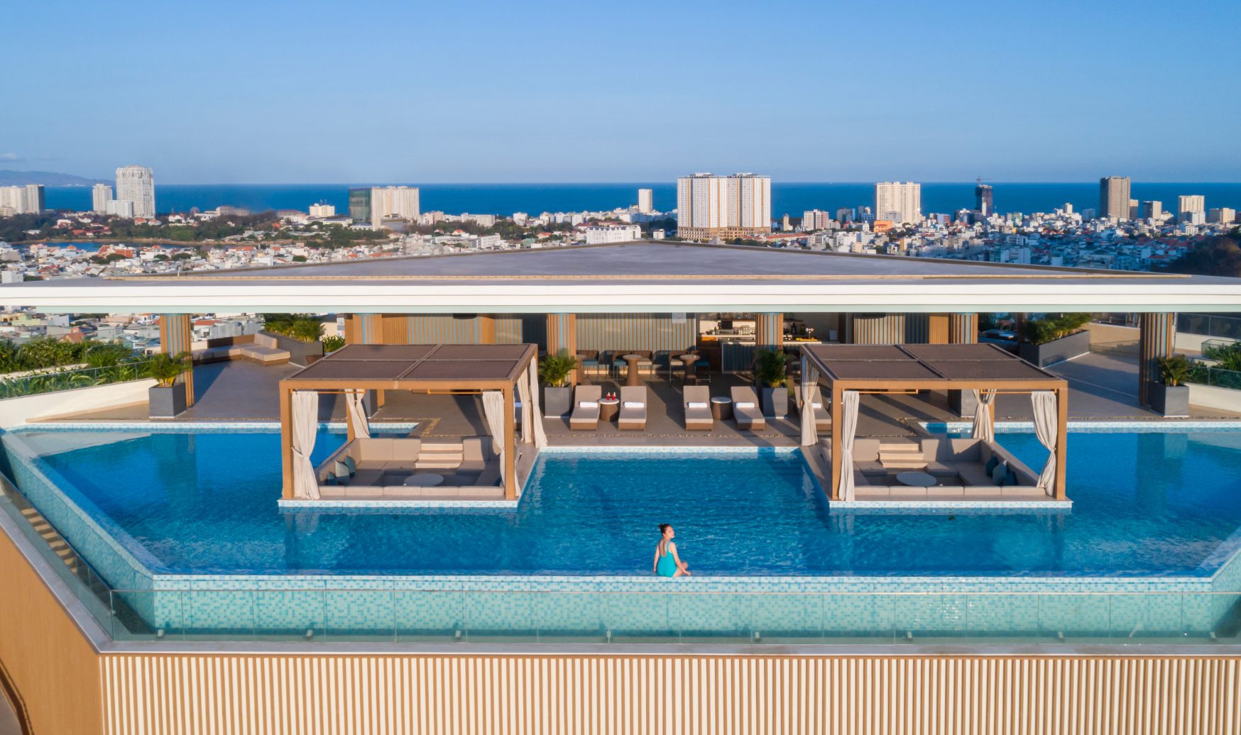 INFINITY SWIMMING POOL